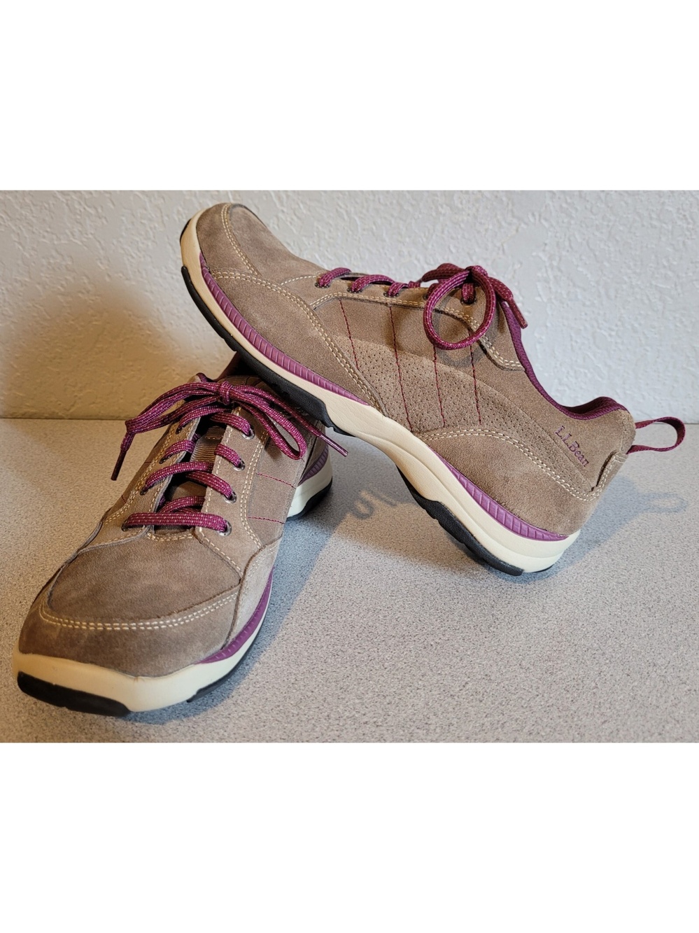 LL BEAN SPORT WOMEN'S CASUAL SUEDE LACE UP SHOES, GRAY W/PURPLE TRIM, 9 MEDIUM